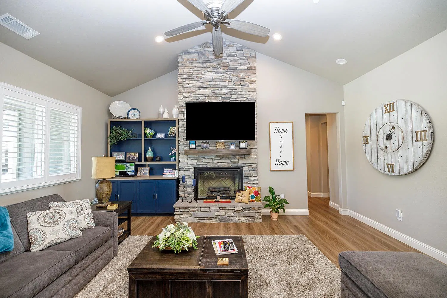 3 bed, 2474 sqft, $2,995 — Photo 2