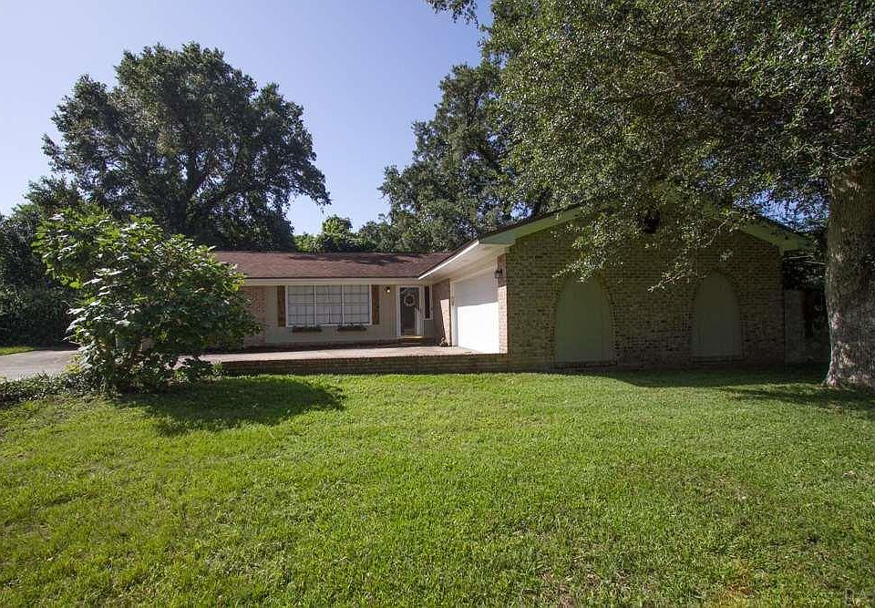1st image of 3521 Riverina Dr
