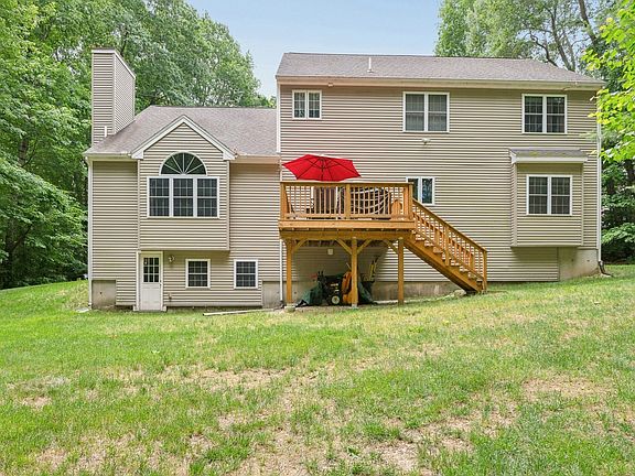 4th image of 320 Lincoln Cir