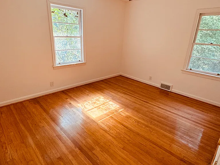 1183 Gail Dr — Photo 2