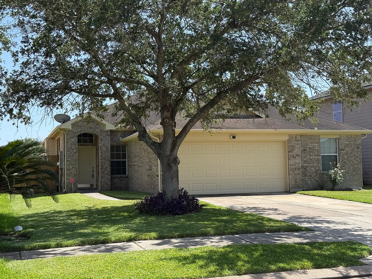 4 bed, 1949 sqft, $5,500 — Photo 1