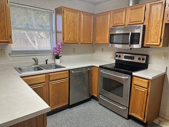 4th image of 6725 Daffodil Ct