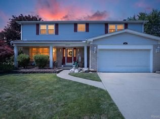 14838 Williams Ct, Gibraltar, MI 48173