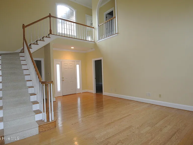 1113 Devonshire Dr — Photo 3