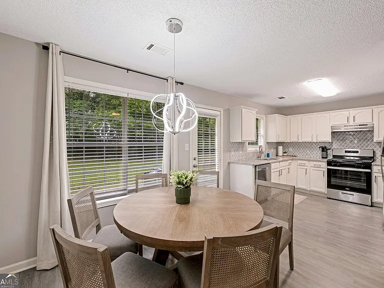 6839 Sandy Creek Dr — Photo 5