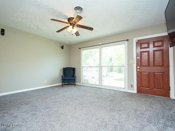 3rd image of 5003 Red Oak Ln