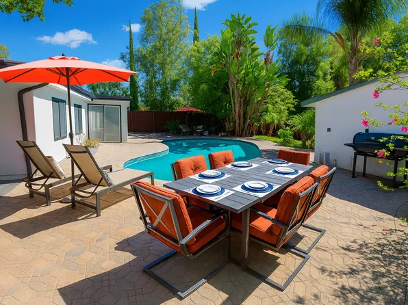 20412 Oxnard St, Woodland Hills, CA 91367