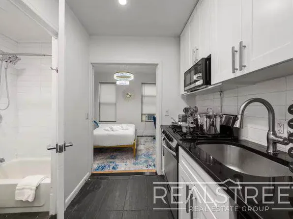 109 Madison Street image 2 of 13