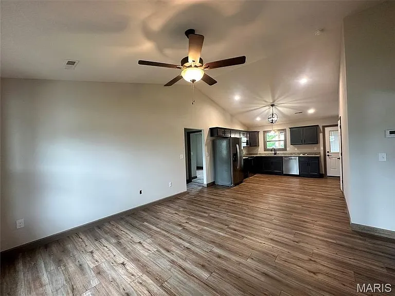 547 Somerset Dr — Photo 4