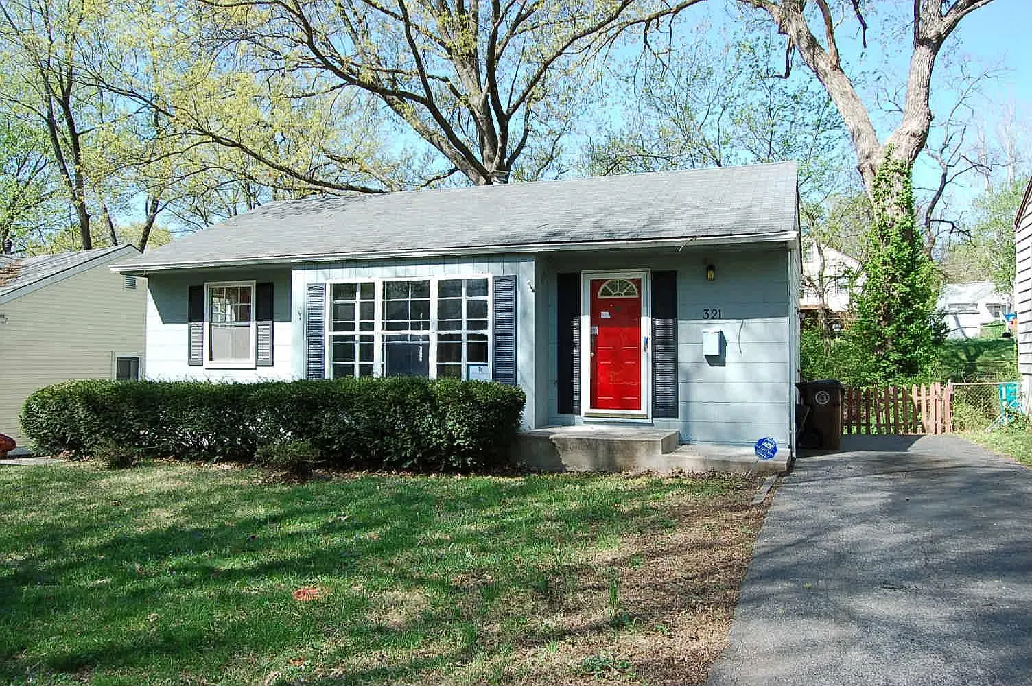 321 Ballman Ave photo 1