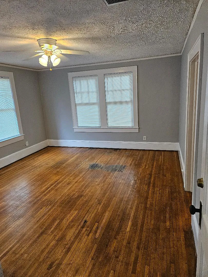 1 bed, 750 sqft, $1,050 — Photo 3