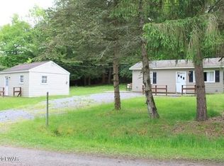 118 Riverside Dr, Greentown, PA 18426