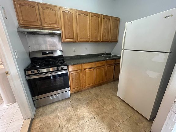3rd image of 205 E 120th St APT 1B