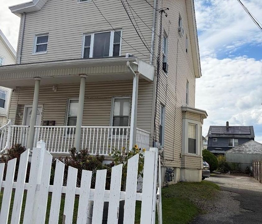 1st image of 888 E 28Th St