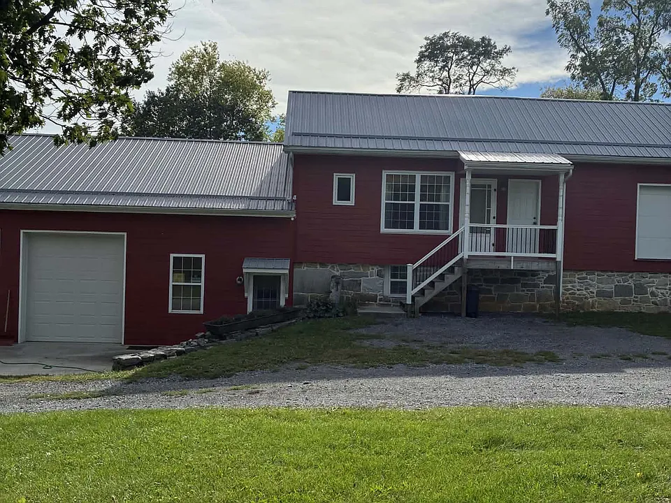 W Washington St