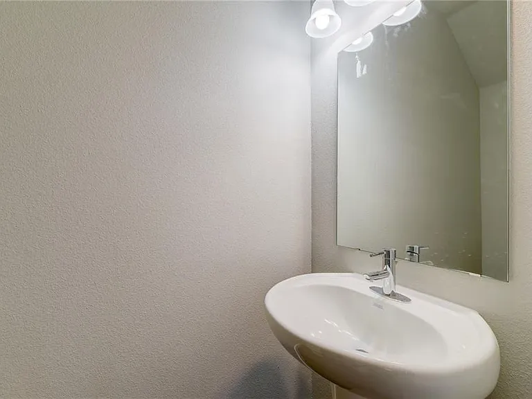 906 Quartz Ct #401 — Photo 7