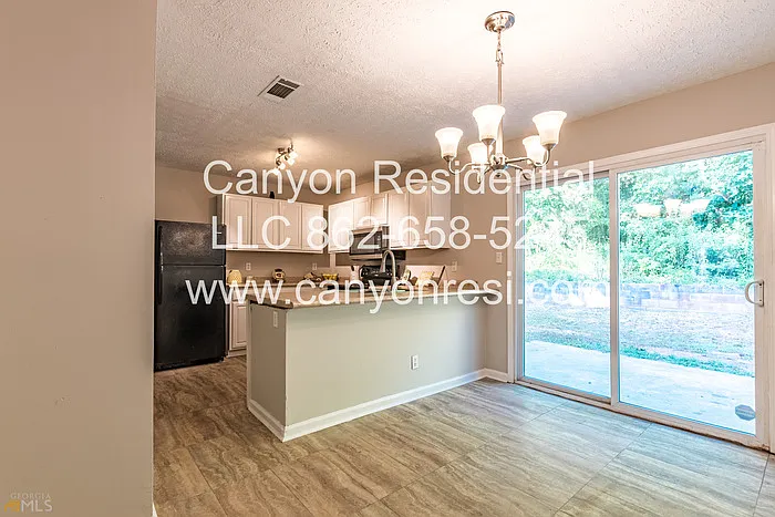 220 Splitwood Ln — Photo 4