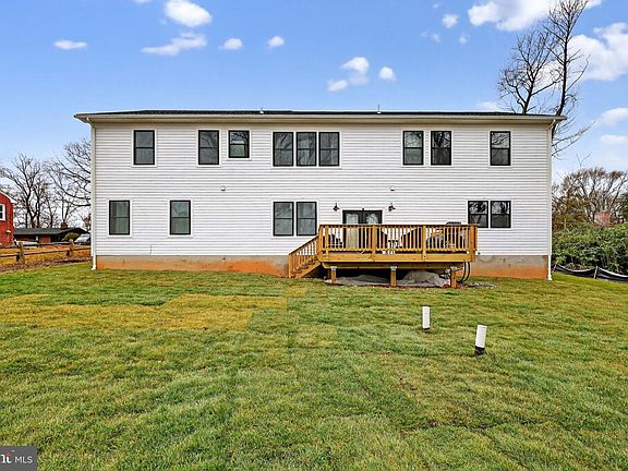 2nd image of 1024 Broadview Rd