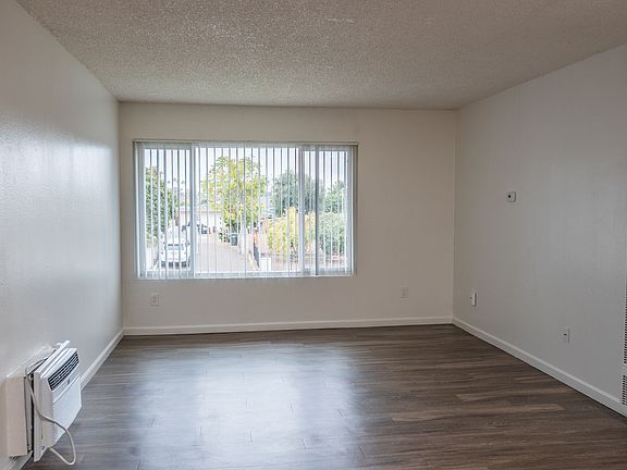 5th image of 400-408 E Mission Ave #400-12