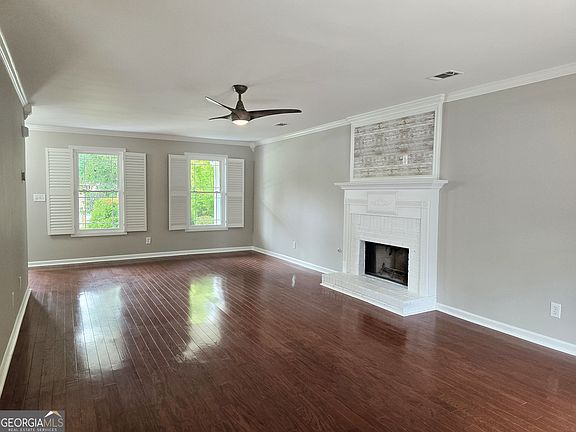 3rd image of 410 McKenzie Dr