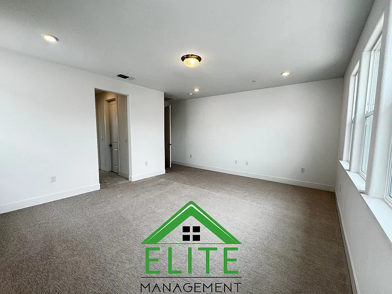 3041 Palo Alto St — Photo 17