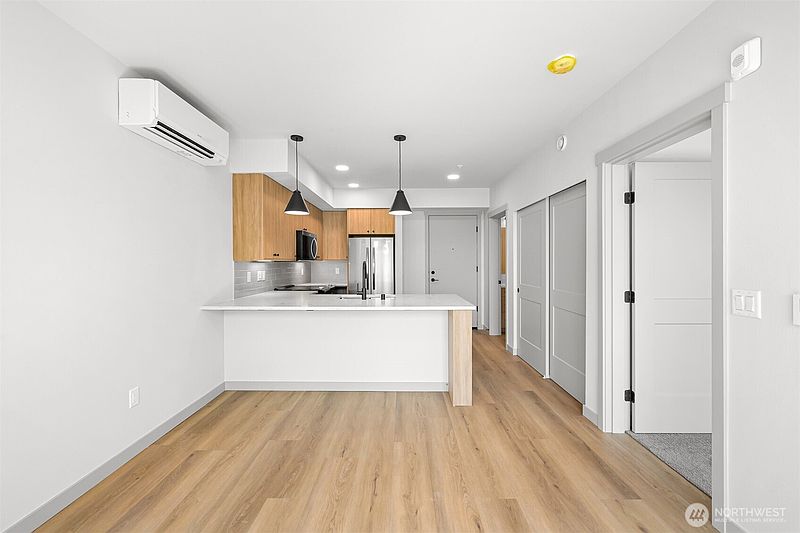 4th image of 820 N State Street #611
