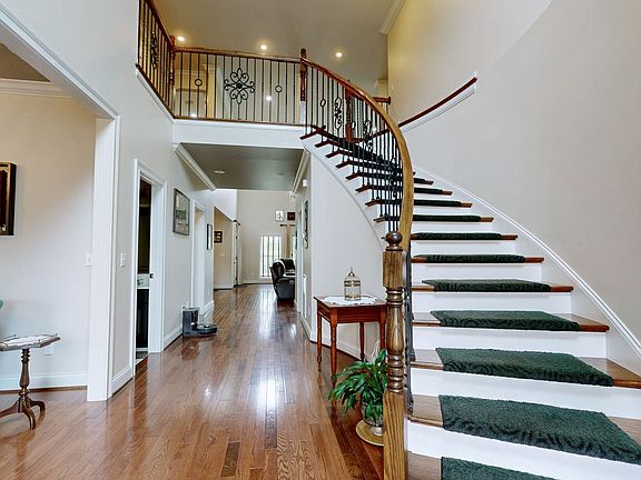 2nd image of 1609 Windwood Ct