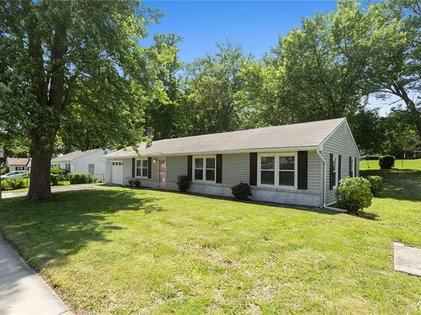 304 Range Line Rd, Liberty, MO 64068