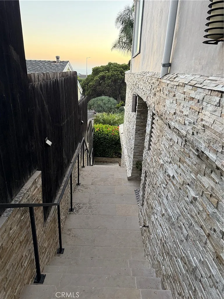 3 bed, 2449 sqft, $8,800 — Photo 3