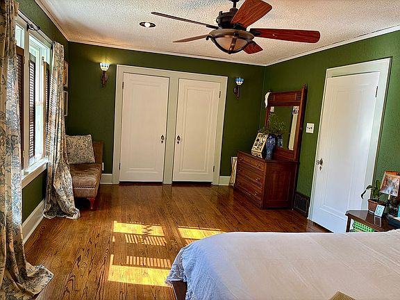 3rd image of 3300 Kingman Blvd