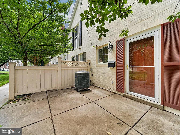 1201 N Van Dorn St — Photo 4