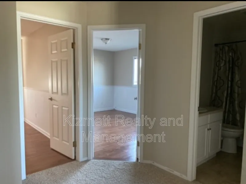 4 bed, 4.0 bath, 2035 sqft, $3,200 — Photo 4