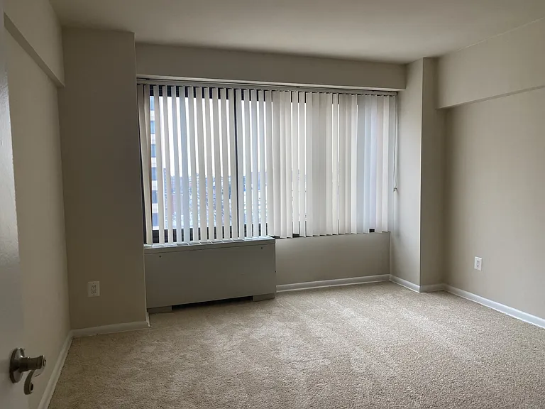 Silver Spring Towers — Photo 160