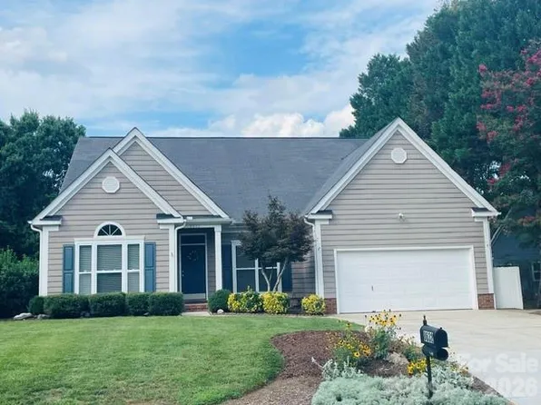8632 Castlebay Dr, Charlotte, NC 28277