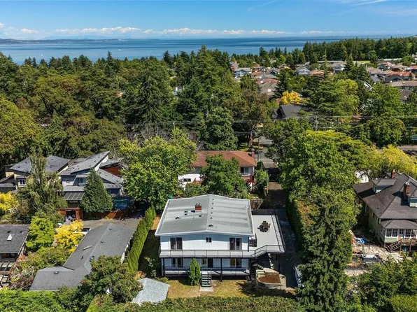 4450 A Tyndall Ave #B, Saanich, BC V8N 3S1