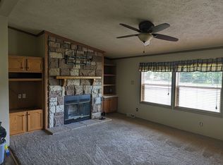 320 E 4th St, Matthews, IN 46957