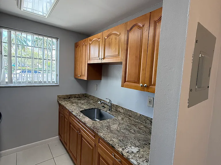 615 NE 10th St #104 — Photo 6