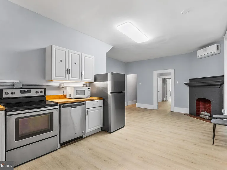 4947 Catharine St — Photo 12