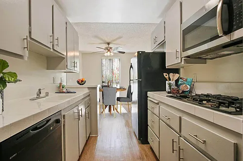 Rose Apartments Photo 1