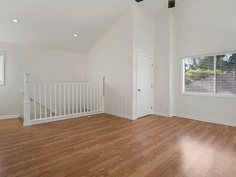 Linden Avenue Triplex — Photo 17