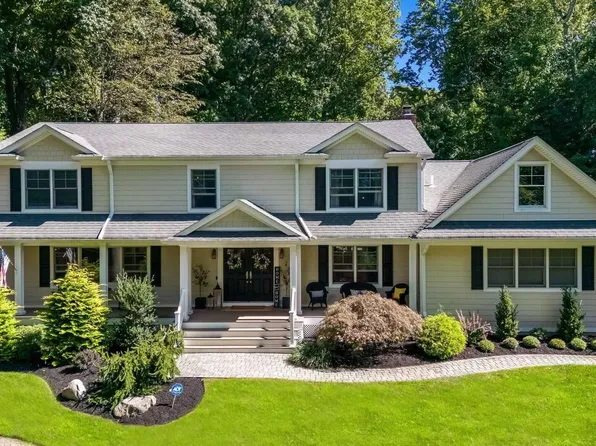 4 Andrea Ct, Woodcliff Lake, NJ 07677