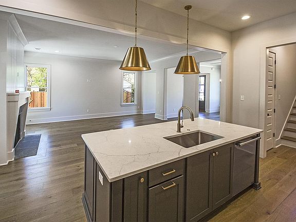 3rd image of 3655 Johnwood Ave