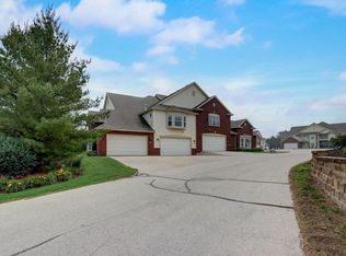 571 Grandview Ct UNIT C, Pewaukee, WI 53072