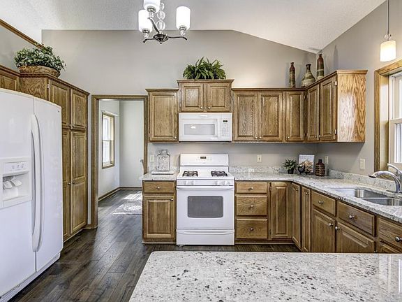 5th image of 3425 Rolling Hills Dr