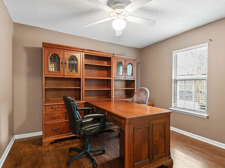 5355 Saint Ives Ln — Photo 11