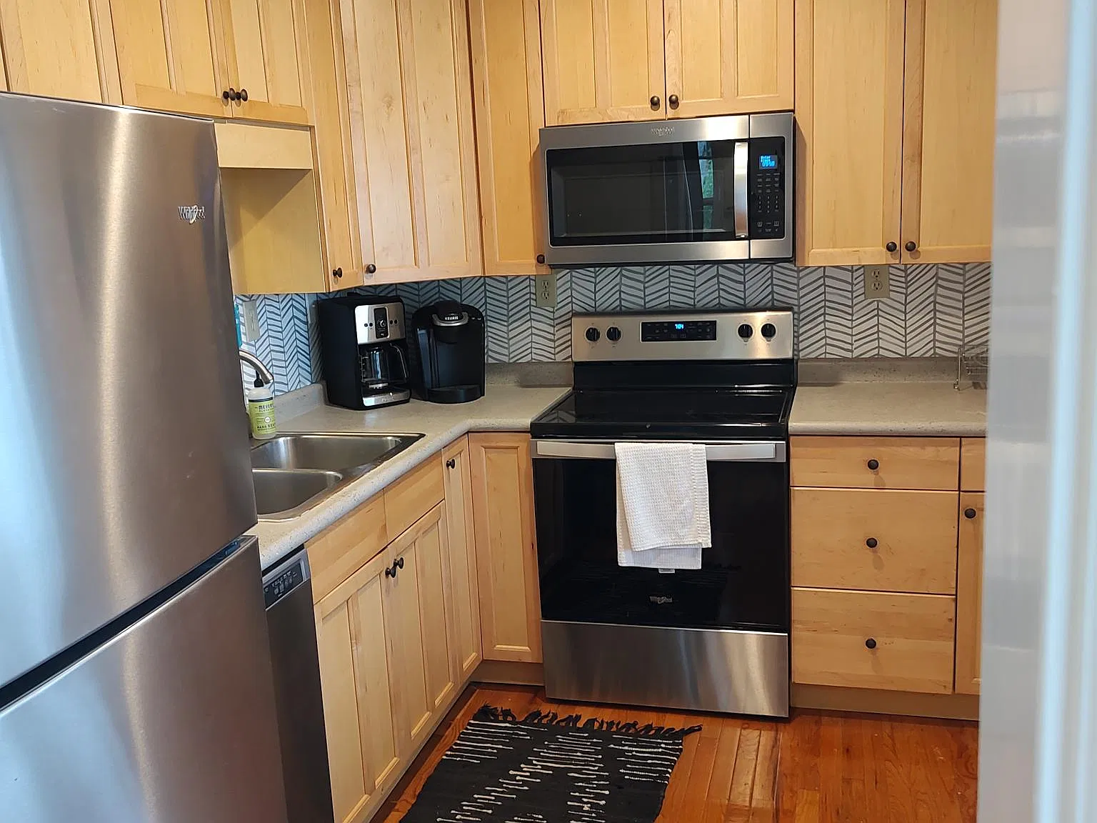 2 bed, 900 sqft, $1,500 — Photo 3