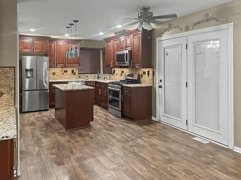 1213 Pennsbury Ln — Photo 5