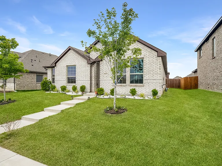 1517 Pegasus Dr — Photo 5