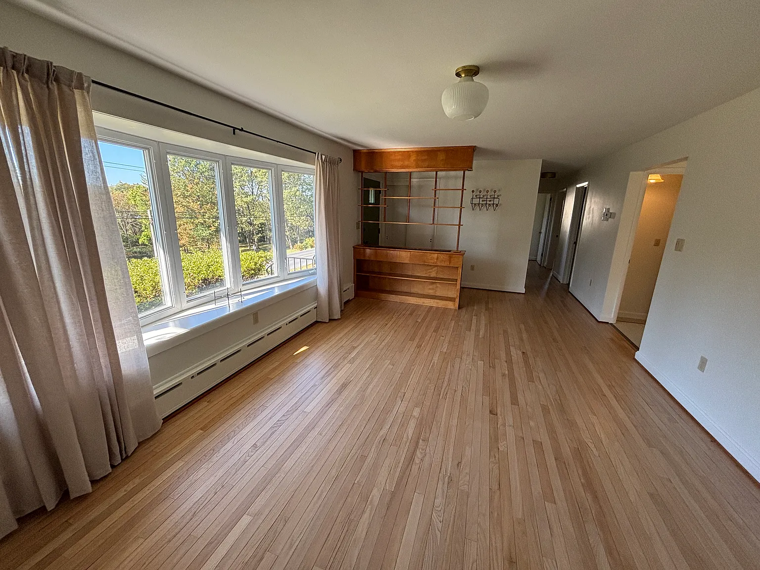 3 bed, 1.5 bath, 1200 sqft, $2,150 — Photo 4