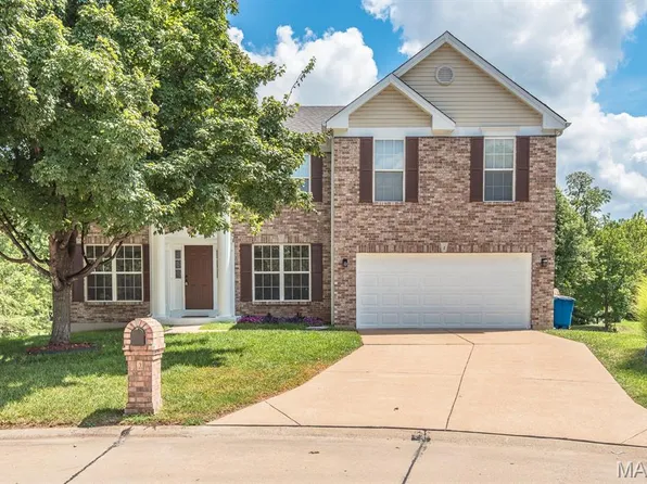 2 Birchwood Lane Ct, Maryland Heights, MO 63043